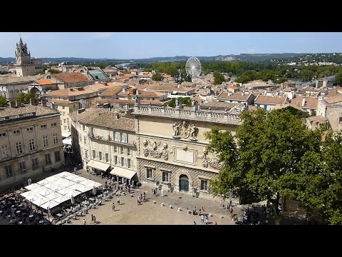 Le centre historique d'Avignon HD