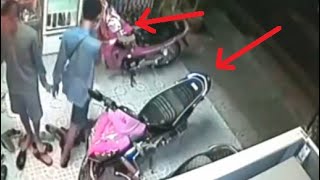 Awalnya Dua Orang Pria Ini Mengendap Endap, Namun Setelah Itu