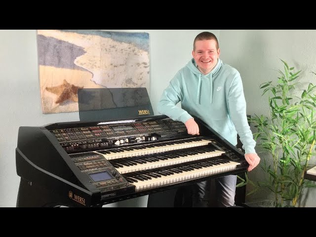 Sochlardan ushlaydi va ushlaydi Universitet hojatxonasida veb-kamera