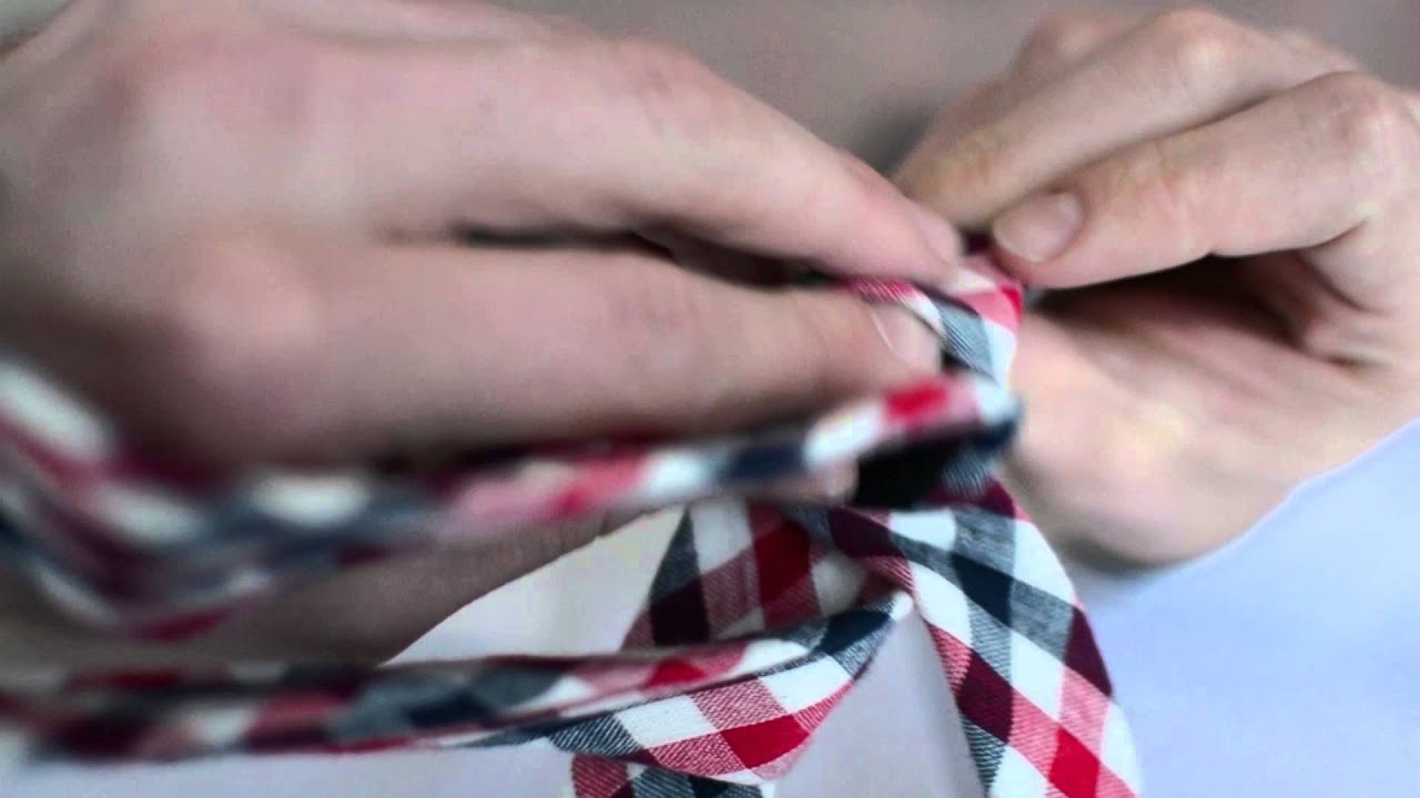 How to Tie a Tie - Four-in-Hand Knot 