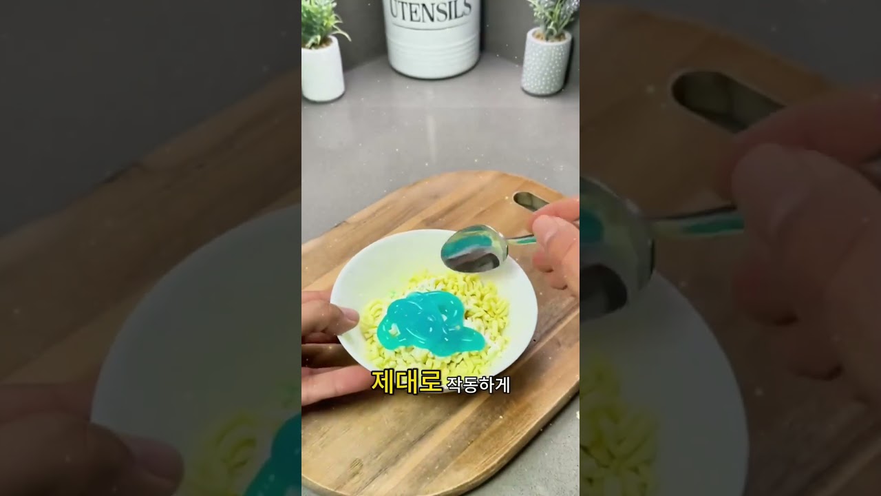 치약과 라면을 섞었더니 결과가 달라졌어요 생활꿀팁 청소비법 직장생활 꿀팁 지식 추천