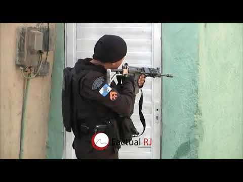 Brazilian Police in CDD (City of God) - Garota de Ipanema