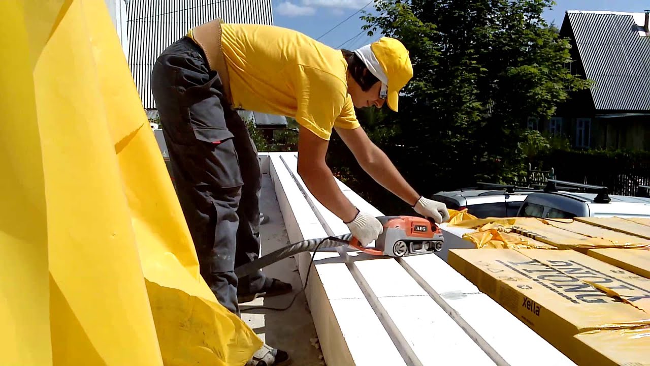 Ленточная шлифмашина AEG HBS1000 E Шлифуем швы блоки Ytong d500