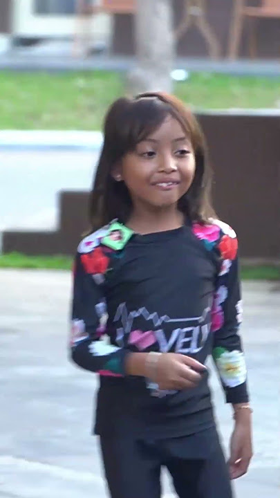 LEIKA PUNYA KOLAM RENANG BAGUS SIAPA YANG MAU COBAIN 😍#leika #viralvideo #shorts