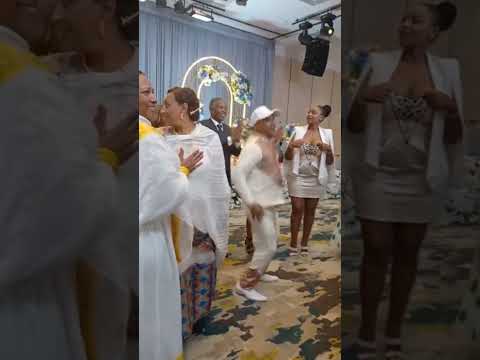 Werku Aytenew Sister Weeding ባለሃብቱ ወርቁ አይተነው በእህቱ ሰርግ ላይ ያሳየው ጭፈራ