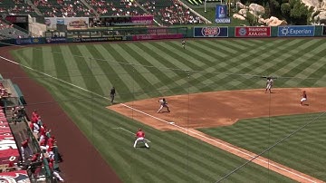 BOS@LAA: Panda snares liner, doubles off runner