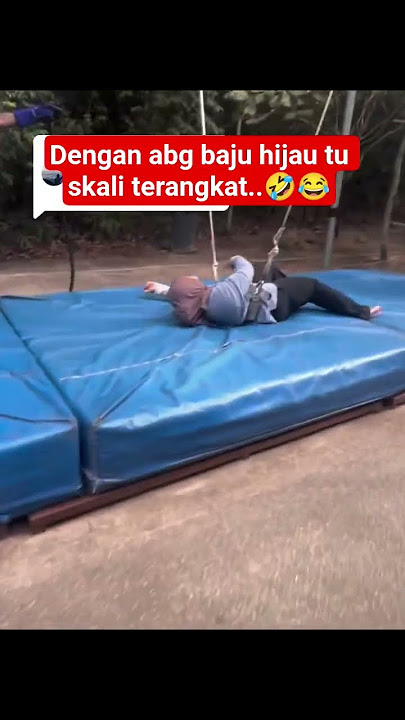 Dengan abg baju hijau tu skali terangkat..🤣😂.