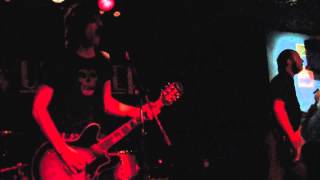 Video thumbnail of "Surfin Kaos - Erasoa + Rock & Roll Boy (Sala Wurlitzer, Madrid, 22-12-2012)"