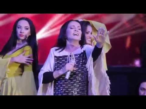 Video: Küps, Pikk, Armunud: 19-aastane Lapselaps Sofia Rotaru Näitas Oma Uut Kihlatut