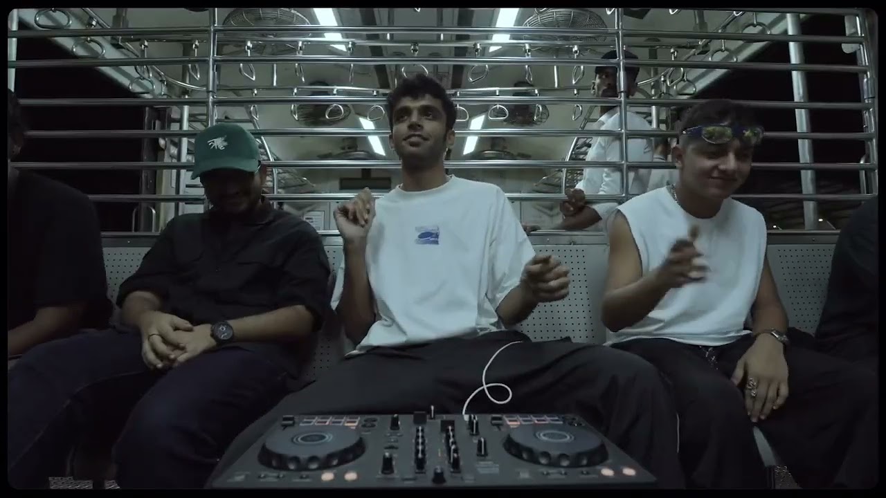 A jam session inside the mumbai local train 🚂 | Borivali to Bandra feat @itsdhiraaj