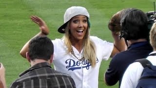 Jenna Marbles Throws PERFECT First Pitch at Dodger Stadium 7262013