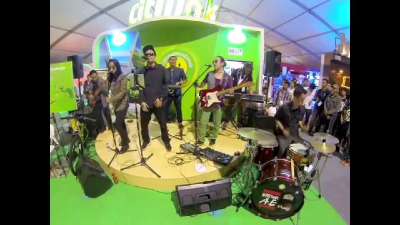 Soulchiller - Uptown Funk - Mark Ronson ft Bruno Mars live at Java Jazz 2015