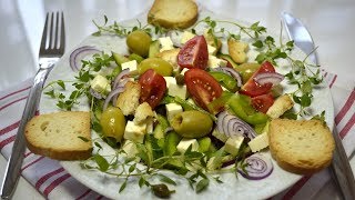 Греческий салат. С особенной заправкой:) Греческий салат. С особенной заправкой:)