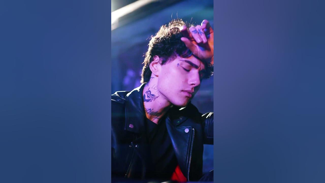 Xolidayboy обложка. Музыка пожары xolidayboy. Исполнитель xolidayboy. Певец холидей бой. Музыка пожары xolidayboy.