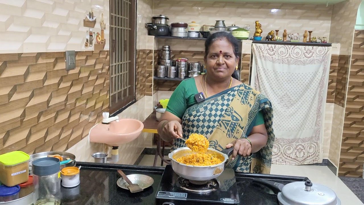 தக்காளி சாதம் எங்களுக்கு இப்படி செய்தால் ரொம்ப புடிக்கும்! Tomato Rice & Egg Bhurji
