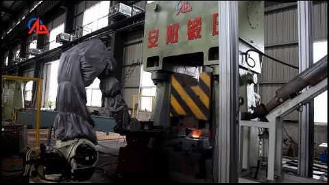 CNC hydraulic die forging hammers and Robotic arm make forgings