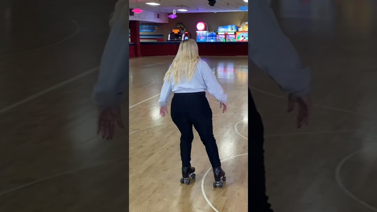Переходим с заднего хода на передний на роликовых коньках! #каккататьсянароликах #oldbones #rolle...