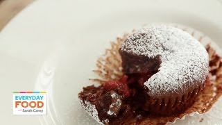 Rich, dark chocolate oozing from warm-from-the-oven cake: you probably
know and love this restaurant favorite -- it's one of the most special
desserts around...