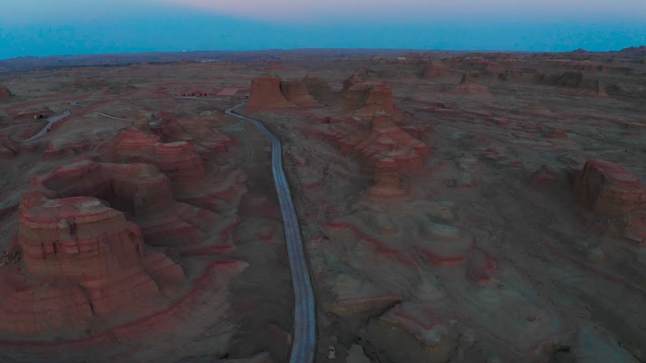 'Ghost Town' in Xinjiang offers wondrous landscapes