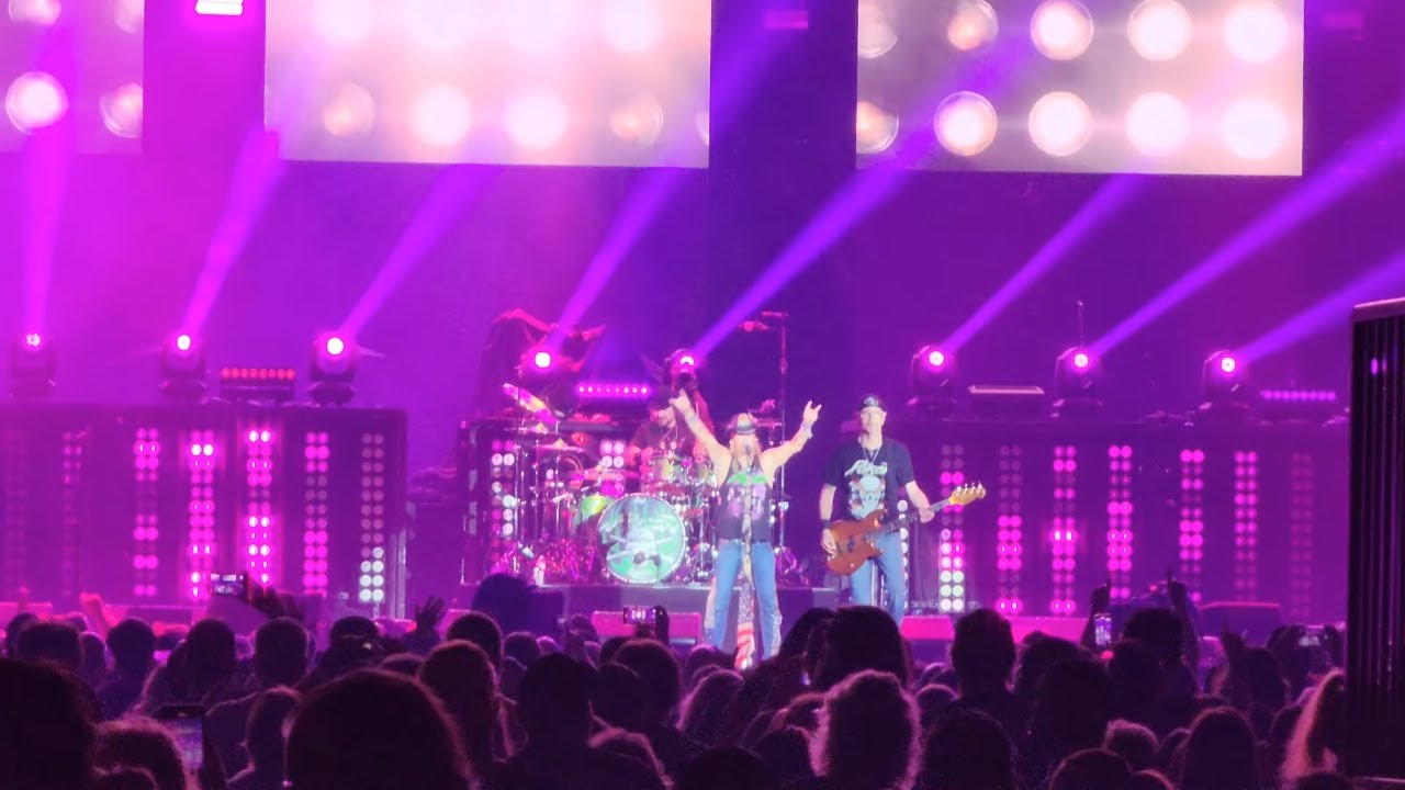 POISON Stadium Tour 2022 Live in Concert! Almaodome San Antonio, TX