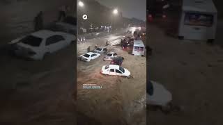 Catastrophic flooding in Caracas, Venezuela: hundreds of vehicles swept away by 🌩️ heavy rain