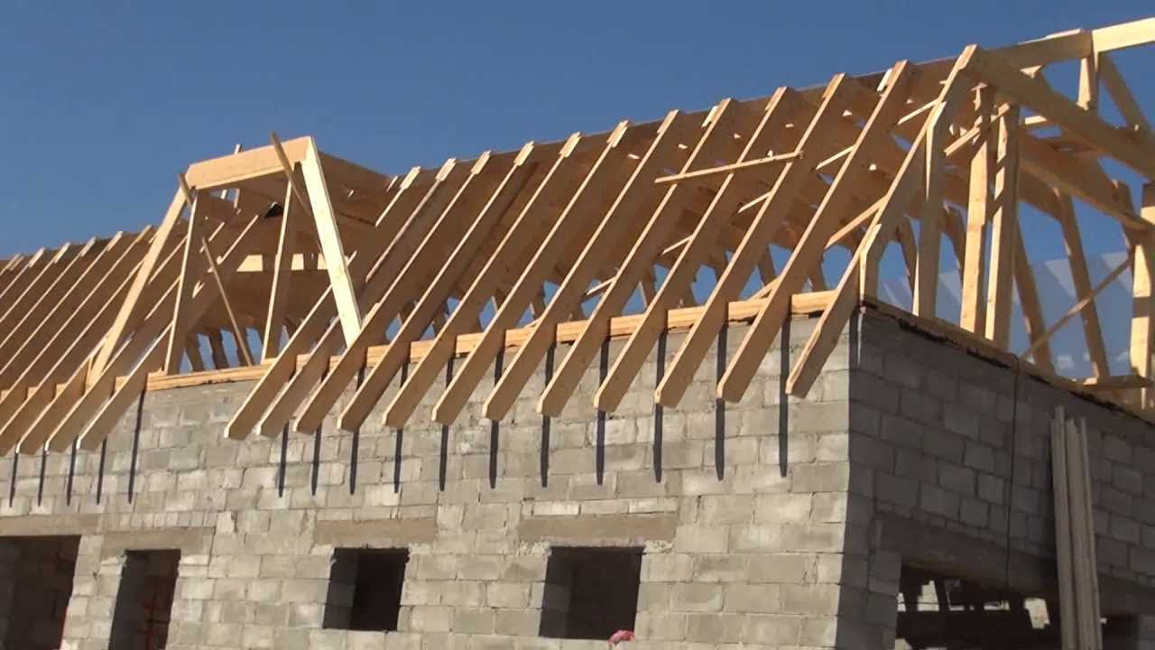 сломанные мансардные крыши частных домов