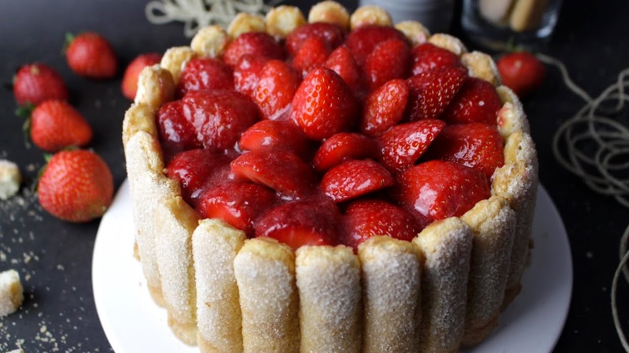 Tarta Carlota de fresas, nata y mascarpone | Charlotte sin horno y sin lactosa 🍰🍓🍓