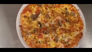 pizza de pollo  مع ام مونصيف ستشاهدون ألذ لاطباق  قريبا   تابعونا