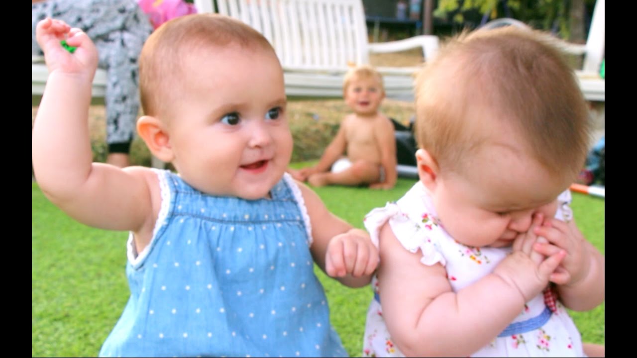 Bebés gemelas - LA PELEA MÁS TRISTE (O ADORABLE) Mellizas Eider, Anne + Globo