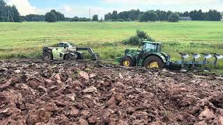 John Deere Got Stuck While Plowing — CLAAS to the Rescue! 🚜💪 screenshot 1