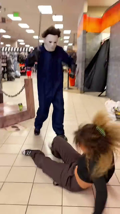 NO FEAR TWERK!! Michael, Merrick & @CorinneJoy #Shorts (Thanks @spirithalloween for having us!)