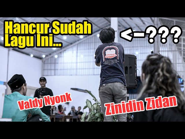 Aku Bukan Jodohnya - Tri Suaka (Live Ngamen) Valdy Nyonk ft. Zinidin Zidan class=