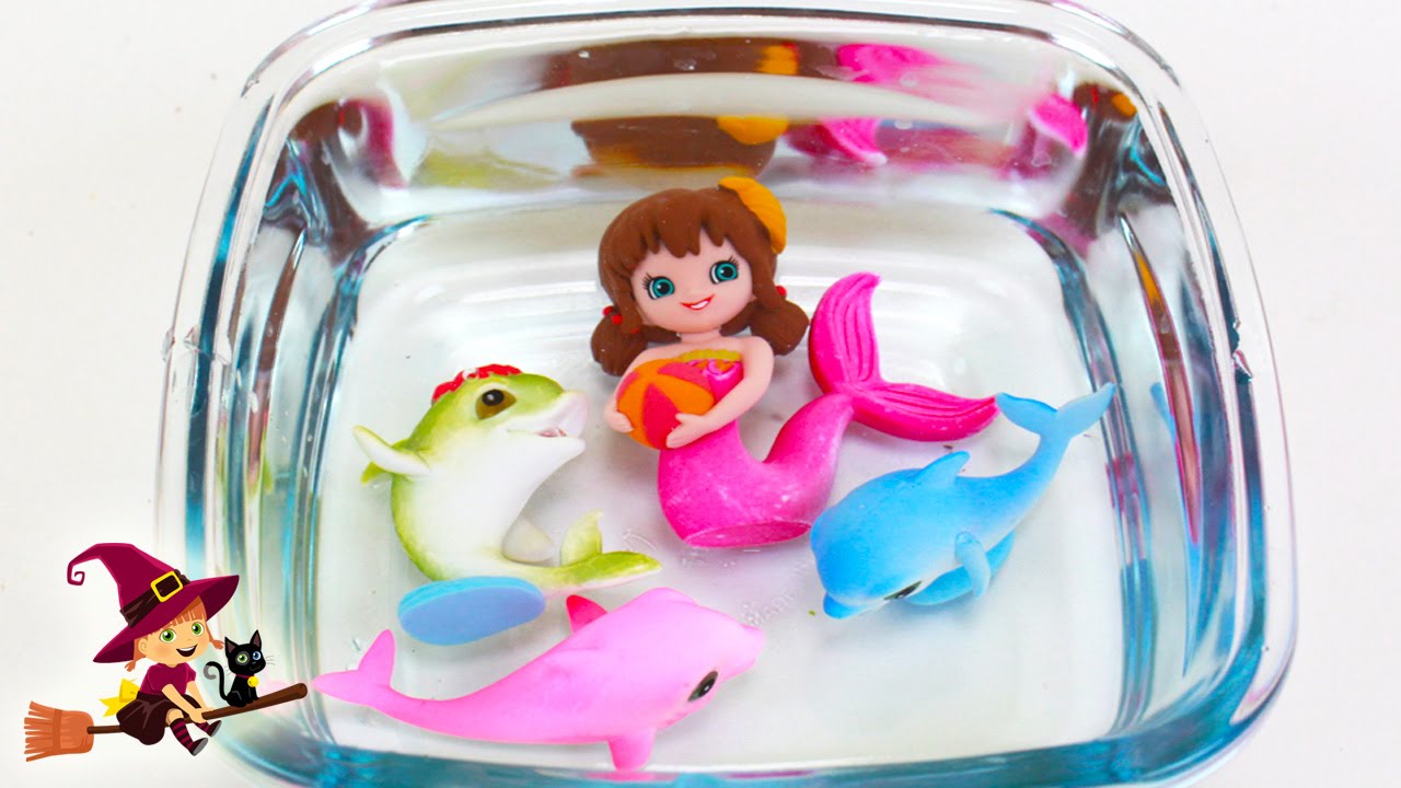 sirena que cambia de color en el agua