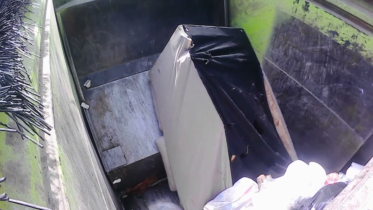 Garbage Truck GoPro: Heil Odyssey Front Loader Packing Heavy Trash and Couches