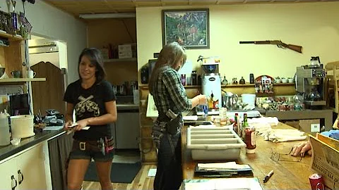 Colorado Restaurant Staff Proudly Open-Carries Han...