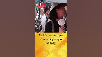 Người dân tay cầm cờ tổ quốc nô nức xếp hàng tham quan Dinh Độc Lập | Tin tức short