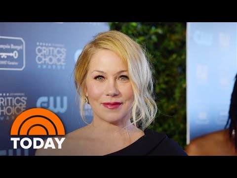 Video: Christina Applegate Dan Suami Sertai Dalam Keseronokan Percutian