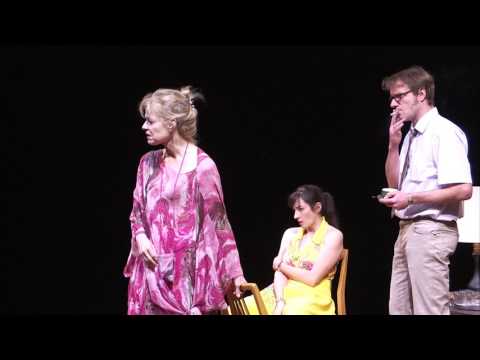 Eine Familie Trailer Schauspiel