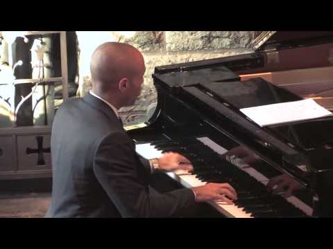 Aaron Diehl performs "Viper's Drag."