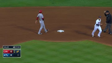 CIN@ATL: Freeman snares liner, doubles up Votto