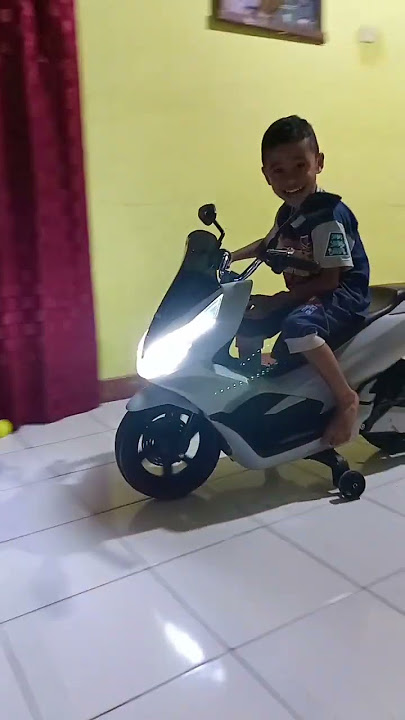 anak kecil naik motor aki pcx #shorts  #shortsvideo  #shortsfund #motorakianak #pcx