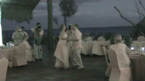 Amelia & Greg Folkins Wedding dance