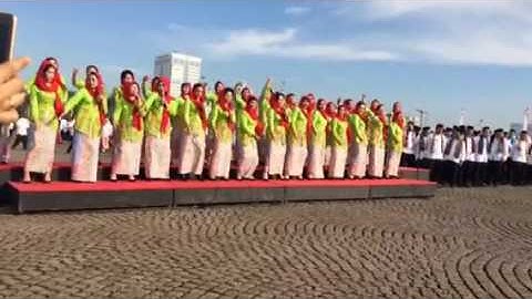 Medley Lagu Jakarta (Lenggang Jakarta-Kicir2-Sirih Kuning-Ondel2) by Dharma Wanita Pemprov DKI