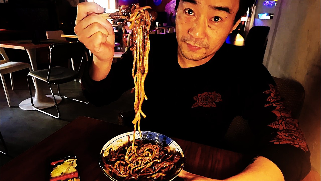 BLACK NOODLES!? The Korean Dish That Will Blow Your Mind (Jjajangmyeon)