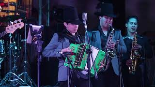 Video voorbeeld van "El Zopilote Mojado - Los Ramones de Nuevo León - En Vivo Desde Los Ramones NL - 12 Aniversario"