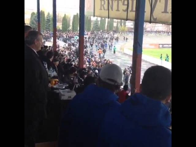 Драка болельщиков в перерыве матча между осетинским клубом «Ангушт» и ингушской «Аланией»