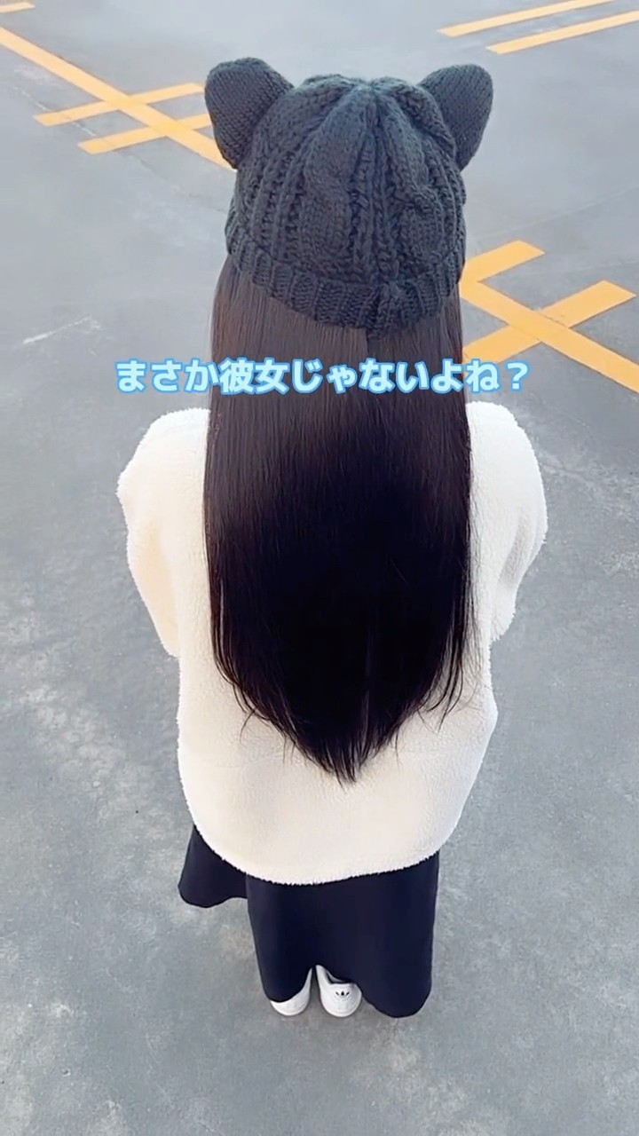 Who is this? She's not my girlfriend, right? #Couple #BaymiCouple