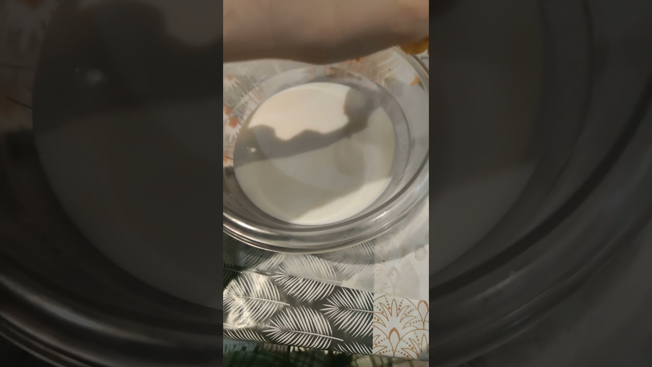 how to correctly put cornflakes in milk