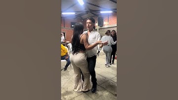Thumbnail of una bailadita así y me recupero emocionalmente🤩💃🕺 #viralshorts#baile #cumbia#gozalacumbia#sucribete