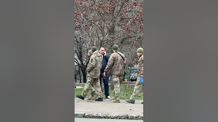 На Украине повестки раздают прямо на улице😲 #shorts #ukraine